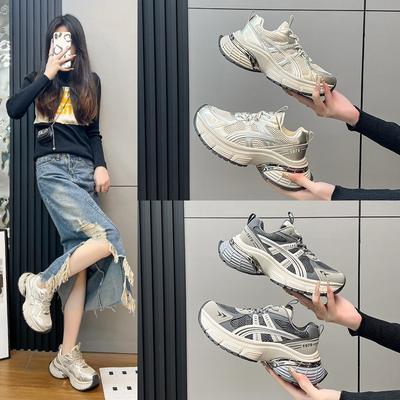 Женские весенне-осенние новые жареные улицы на толстой подошве увеличивают рост и показывают ноги. Маленькая повседневная спортивная обувь легкая и не утомляет.