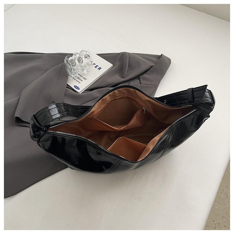 Ielgy Large-Capacity Autumn Winter Niche Design One-Shoulder Messenger Commuter Dump