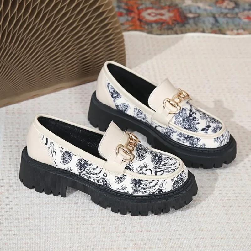 Горячая распродажа женской обуви, женские туфли-лодочки без застежек, осенние туфли с круглым носком, сплошные металлические украшения на платформе и среднем каблуке, водонепроницаемые мокасины