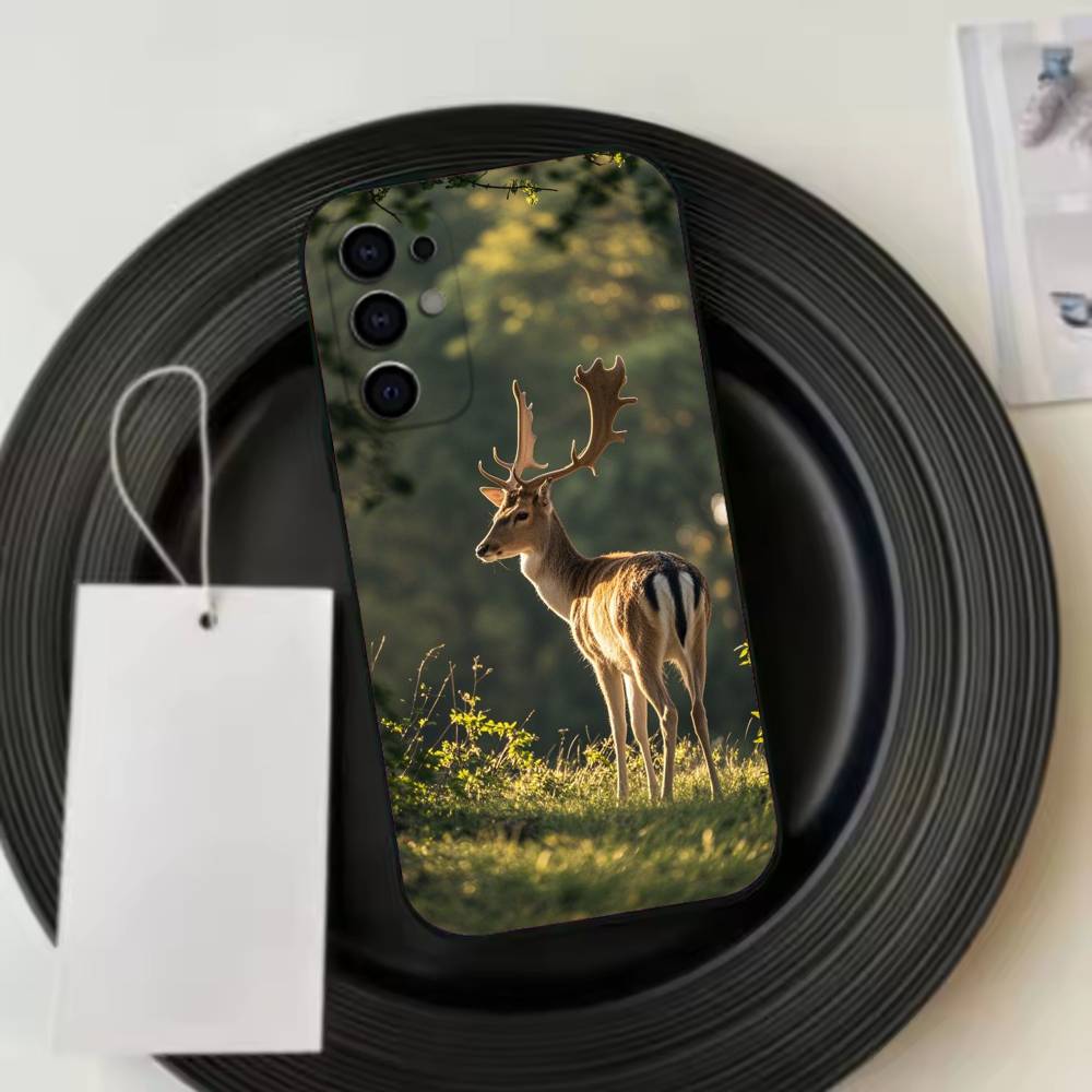Sika D-Deer Illustration Phone Case For Samsung S25,S24,S21,S22,S23,S30,Ultra,S20,Plus,Fe,Lite,Note,10,Black Cover
