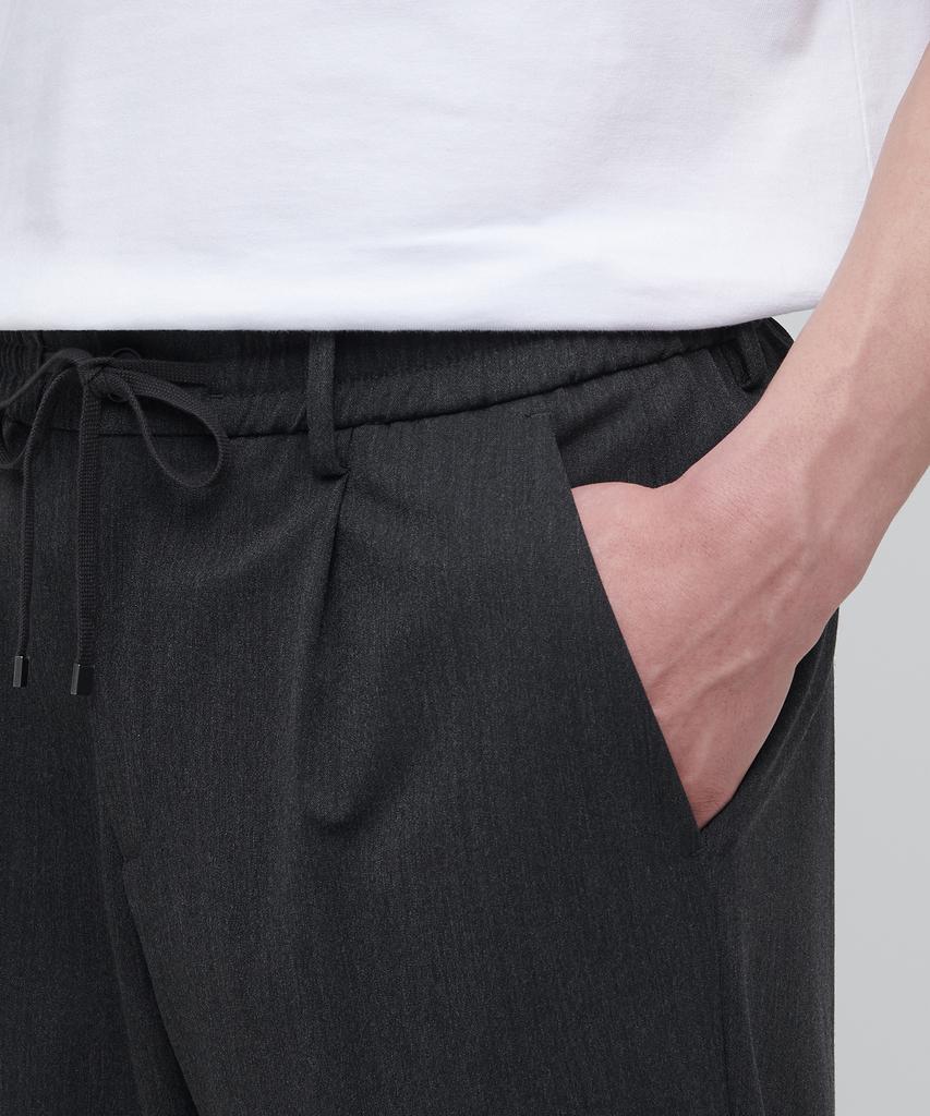 MUSINSA STANDARD Lightweight Wide Drawstring Banded Crop Slacks [Charcoal Gray]