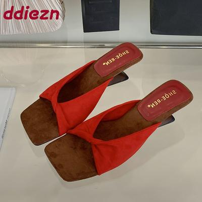 Модная женская обувь на танкетке Элегантные женские босоножки на каблуке Шлепанцы Обувь Квадратный носок Модные неглубокие женские босоножки на танкетке Обувь Туфли-лодочки