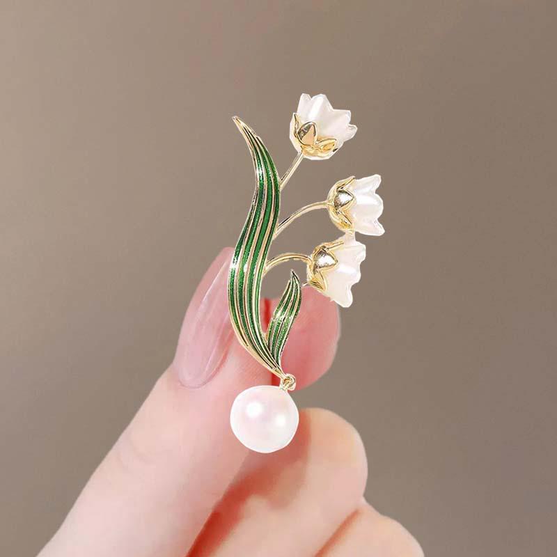 Summer Anti-Exposure Brooch: Fashionable and Luxurious Collar Pin for Women.