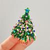 Бриллиантовая брошь в европейском и американском стиле: Рождественская елка-булавка для женщин - модный аксессуар из стран с пересечением границ