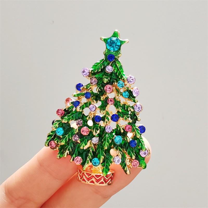 Бриллиантовая брошь в европейском и американском стиле: Рождественская елка-булавка для женщин - модный аксессуар из стран с пересечением границ