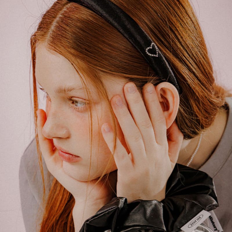 Меллотори тонкий атласный ободок (черный)