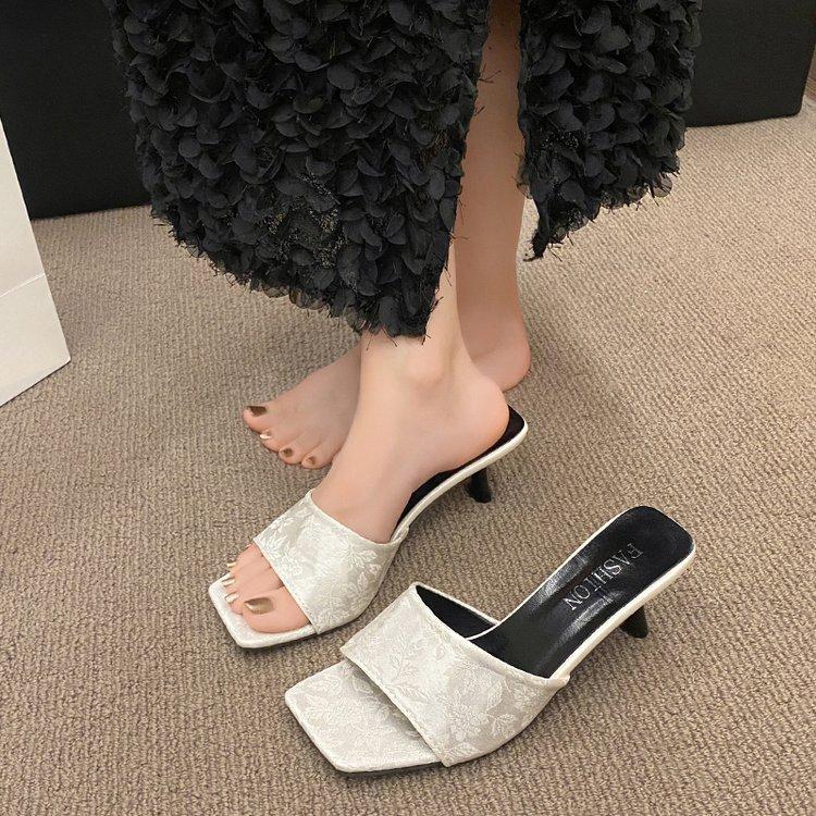 Принтованные сандалии, новая вышитая женская обувь больших размеров, темперамент с квадратным носком, шлепанцы на высоком каблуке