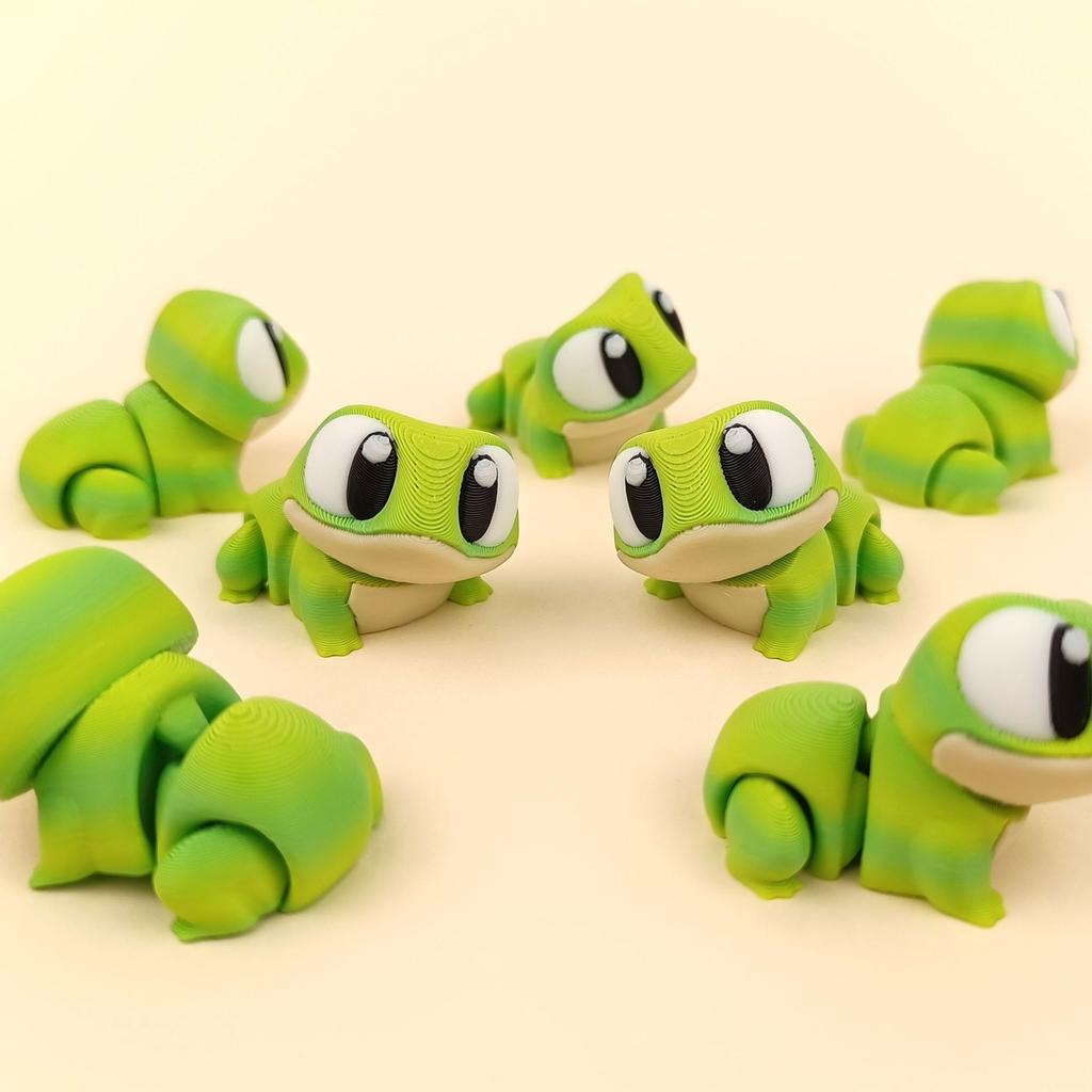 Poseable Big-Eyed Frog 3D Printed Model with Big Cute Eyes Head Turns & Tilts Decoration Toys