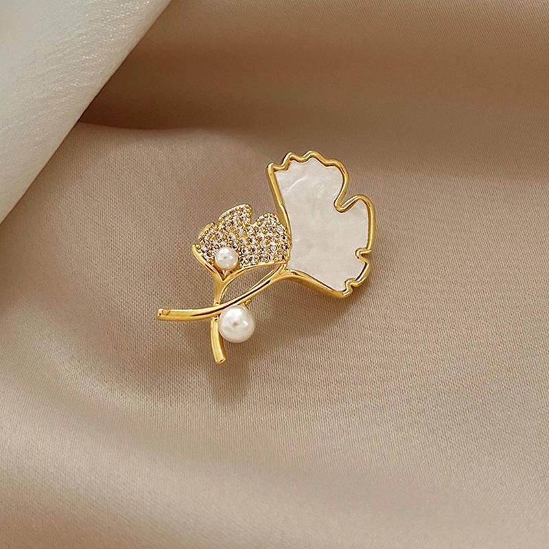 Pearl Ginkgo Leaf Brooch High-end Women's Exquisite and High-end Design Sense Suit Sweater Brooch