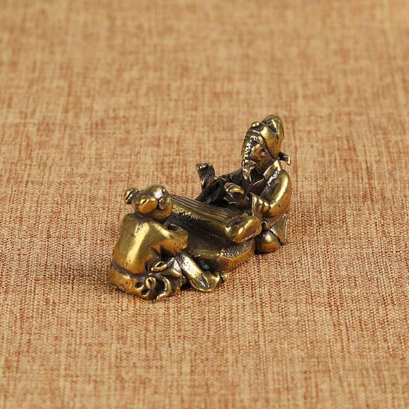 Старинная латунная фигурка старика, играющего в шахматы, каллиграфическая живопись, миниатюрные фигурки, украшения для чайного столика, ремесла, аксессуары, чистая медь