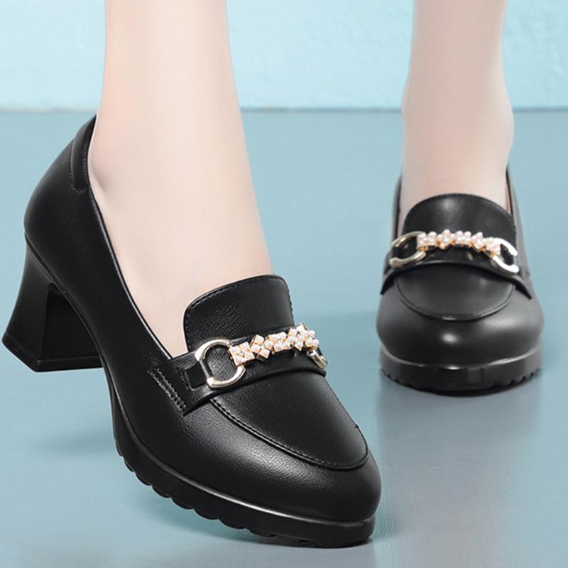 Модные весенние туфли на квадратном каблуке с металлической цепочкой, женские мягкие кожаные туфли, модные туфли без застежек на толстом каблуке, повседневные туфли Мэри Джейн для офиса и мамы
