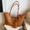 Woven Bag Women's Large-capacity 2025 New Autumn and Winter Retro Shoulder Bag High-quality Texture Commuter Tote Bag