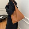 Autumn and Winter New Commuter Tote Bag Women 2025 Retro Is a Large-capacity Shoulder Bag Simple Casual Armpit Bag
