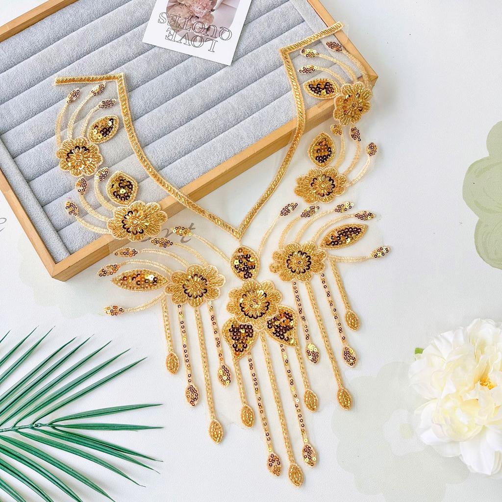 Золото Тяжелая Промышленность Бисер Пайетки V-образный вырез Вышивка Декаль Платье Сценическое платье Декоративные Передние Наклейки из ткани для шеи Аксессуары