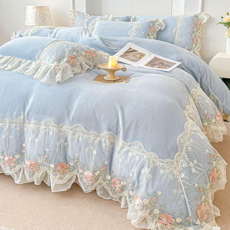 Корейский принцессный комплект из 4 предметов из молочного бархата с кружевной отделкой: Антистатичные простыни и пододеяльник из кораллового флиса
