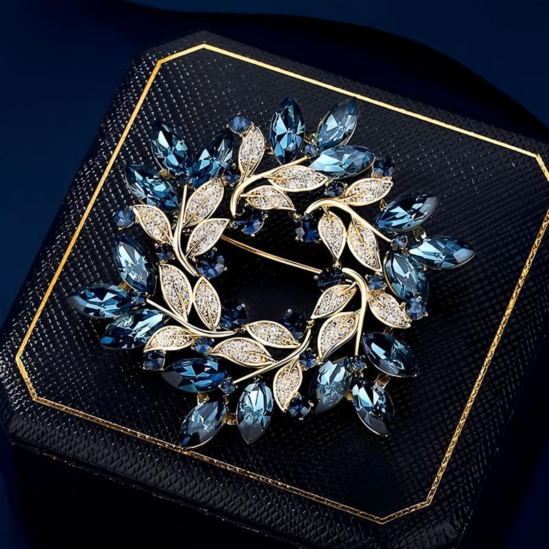 Retro Flower Cluster Brooch, High-end Women's Exquisite Blue Crystal Corsage, with A Niche Design Sense