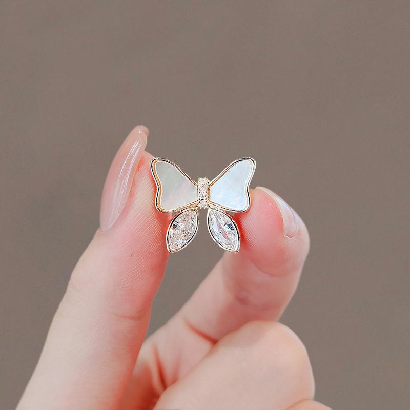Cartoon Imitation Shell Dragon Brooch For Women Chinese Zodiac Dragon Enamel Pins Cute Animal Badge Birthday Jewelry Gift