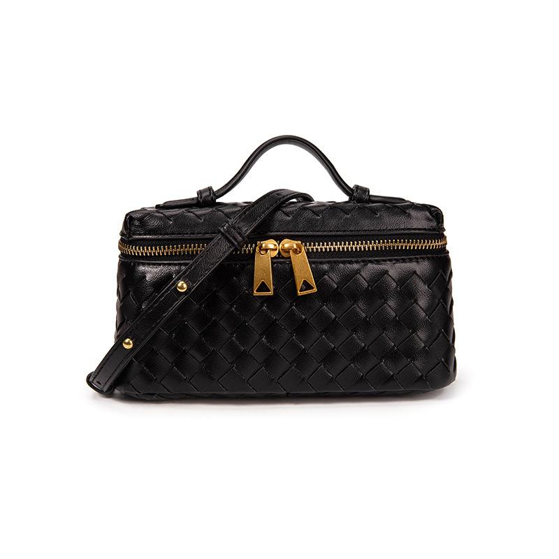 Trendy Hand-Woven New Fashionable One-Shoulder Portable Messenger Bag Niche Design Simple And Practical Lunch Box Bag