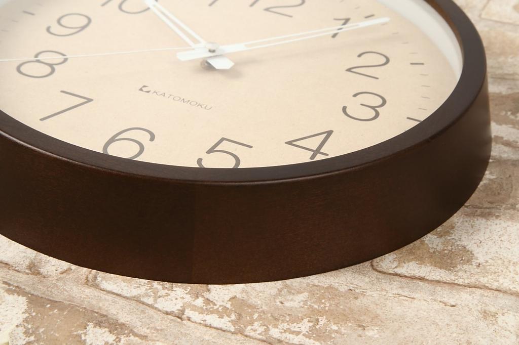 KATOMOKU Часы Muku 2 Beach Brown Wall Clock Continuous Second Hand Controlled km-45BRRC 306mm (Радиочасы)