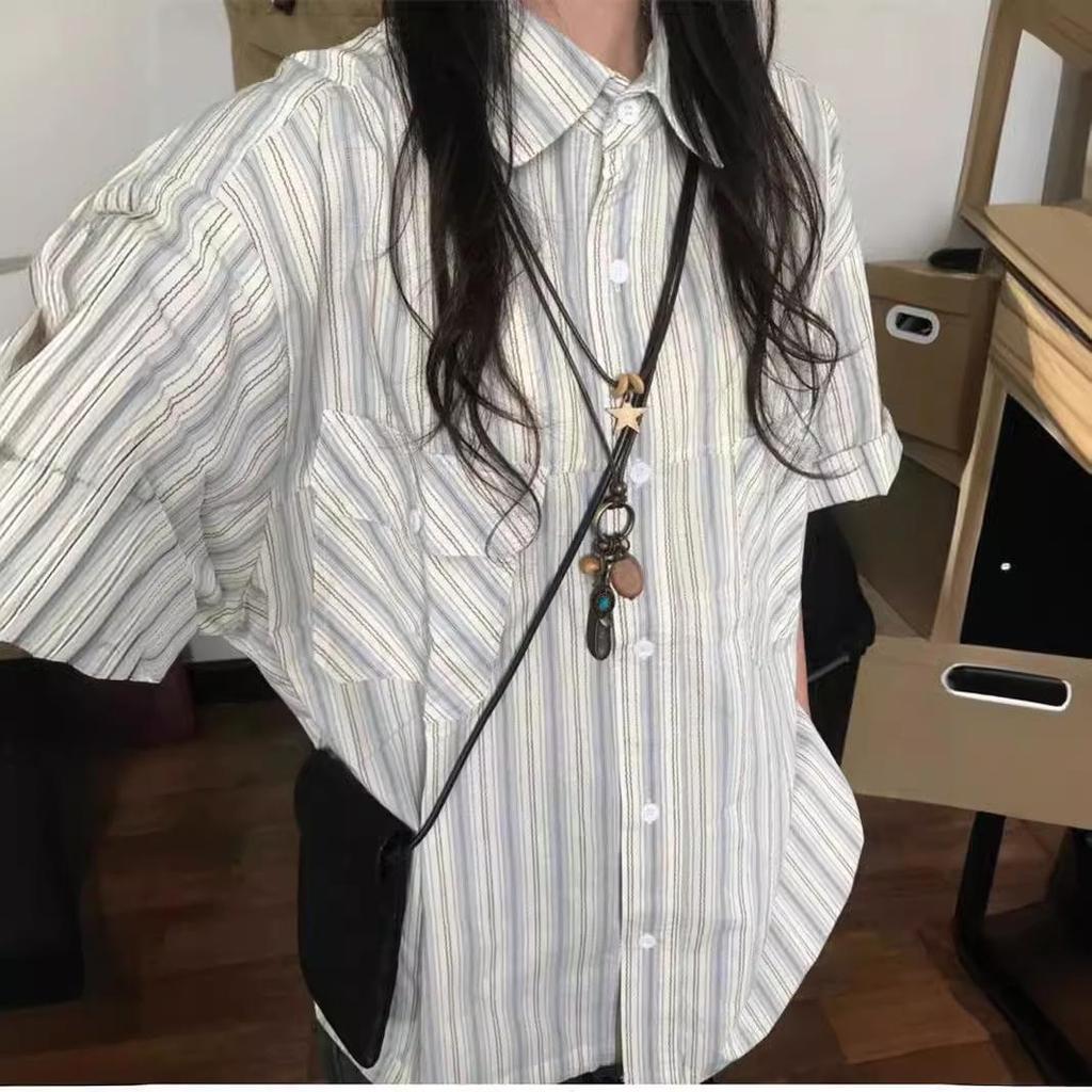 Лето 2024 Женская Нишевая Дизайнерская Рубашка в Голубую Полоску в Ретро Стиле с Коротким Рукавом