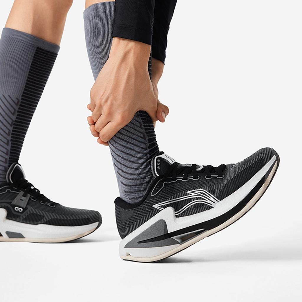 Li Ning Амортизирующие Нескользящие Износостойкие Дышащие Низкие Кроссовки для Бега Мужские Черно-белые ARZU007-3