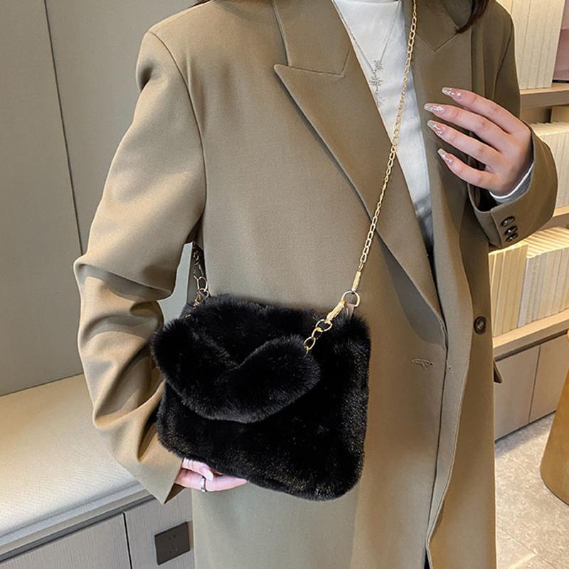 Simple Faux Fur Tote Bucket Bag Metal Chain Crossbody Bag For Women's Daily Casual Use Plush Bag Furry Purse CLE