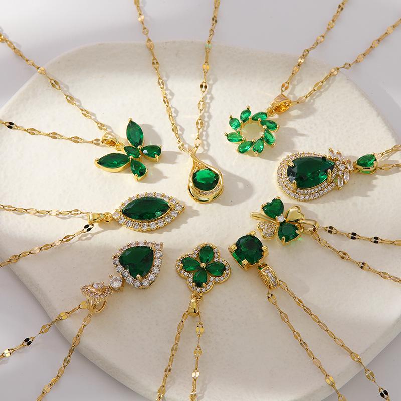 Подвеска-ожерелье Изумрудная бабочка: Роскошная титановая стальная ключичная цепочка для женщин