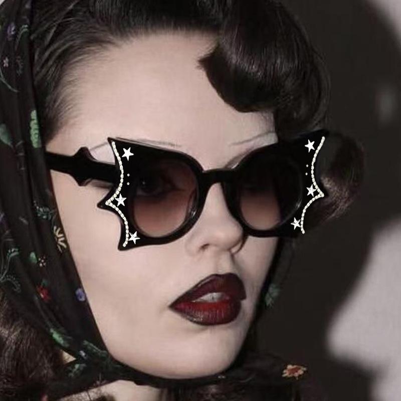 Хип-хоп Стильные женские солнцезащитные очки Форма летучей мыши Украшение стразами Солнцезащитные очки Женские Сценические Крутые солнцезащитные очки
