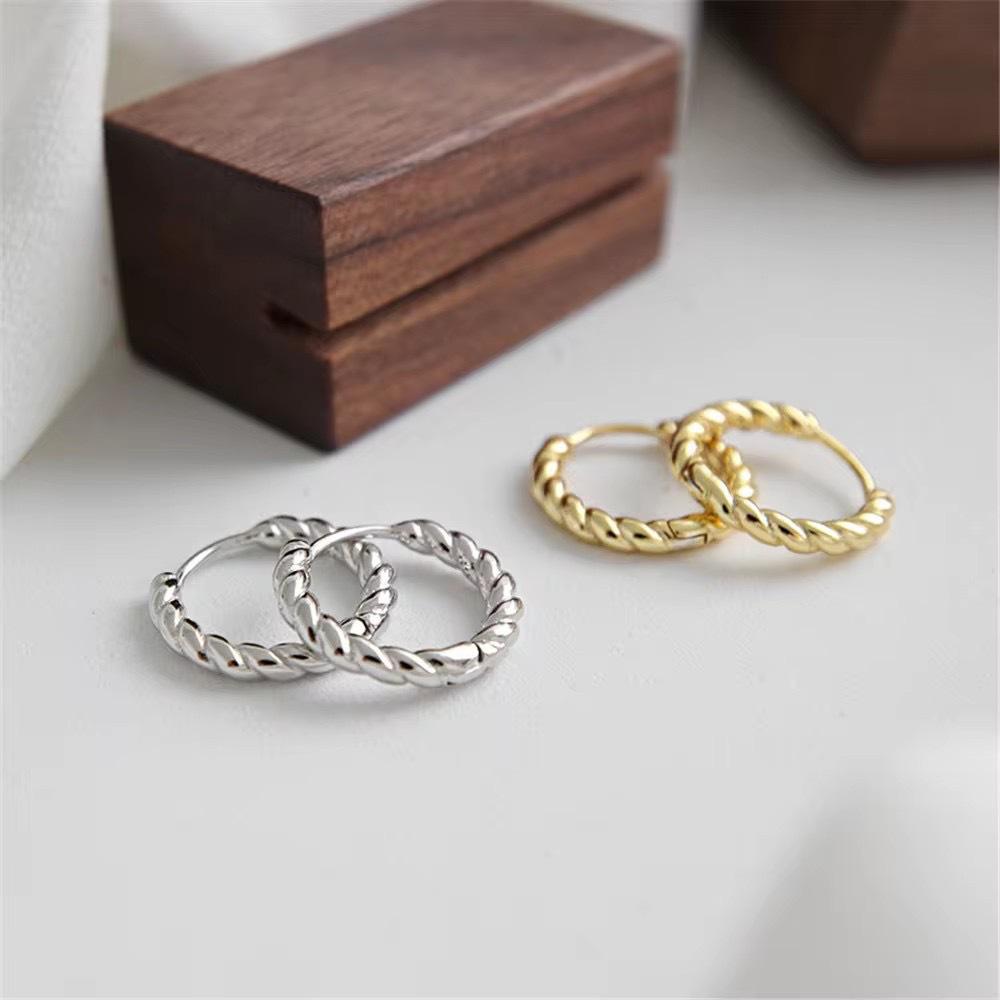 Серьги-кольца из стерлингового серебра S925 с витым жгутом: Европейская и американская простая мода для женщин.