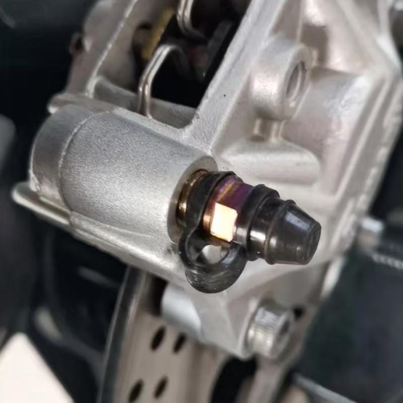 Универсальный CNC M10x18 Шаг 1.0/1.25мм Мотоцикл Тормозные Суппорты Штуцер Для Спуска Воздуха Масляный Шланг Масляный Сливной Болт Со Штуцером С Пылезащитным Колпачком