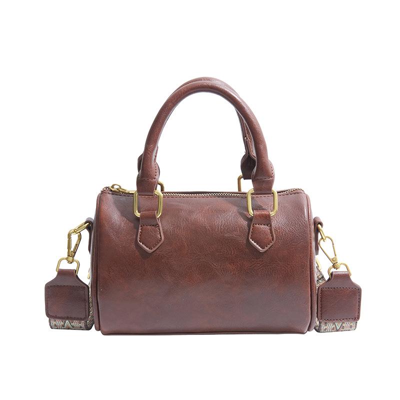 Niche wide shoulder strap cylinder messenger bag women's 2025 new retro Boston bag casual versatile portable shoulder bag