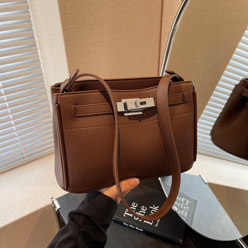 Large Capacity New Casual Shoulder Messenger Bag Fashionable Versatile Commuter Bag