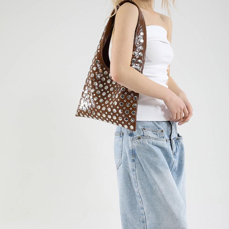 Летняя сумка через плечо с заклепками, брендовая, модная, из высококачественной ПУ кожи, универсальная, однотонная, для通勤, тоут, женская сумка-ведро, подмышечная сумка