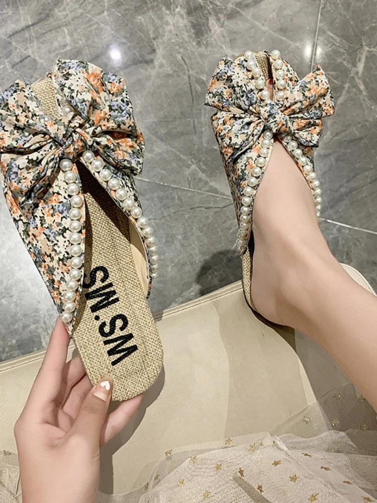 Летние тапочки 2024 года, женские тапочки на плоской подошве, уличные тапочки с жемчугом, льняная стелька, сандалии с бантом и сломанным цветком Pantuflas Para Mujer