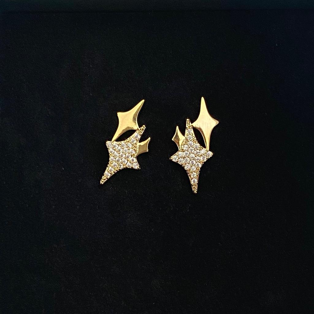 Высококачественное чувство звезд и нежный стиль, сращивание дизайна, чувство универсальности, серьги для поездок на работу, четырехлучевая звезда