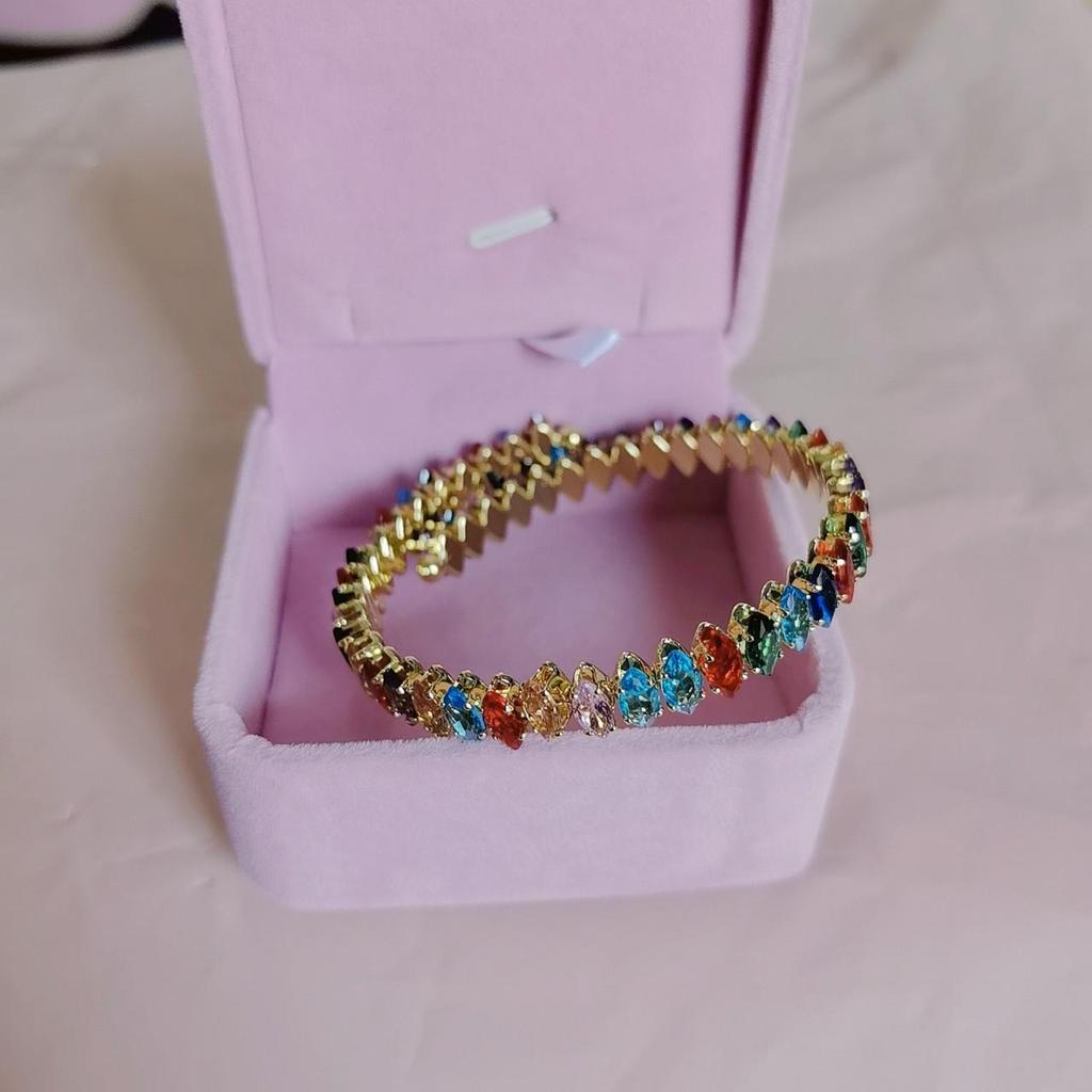 Элегантный цирконовый браслет для женщин - Роскошный, изысканный, кристальный дизайн, браслет с изысканным штрихом.