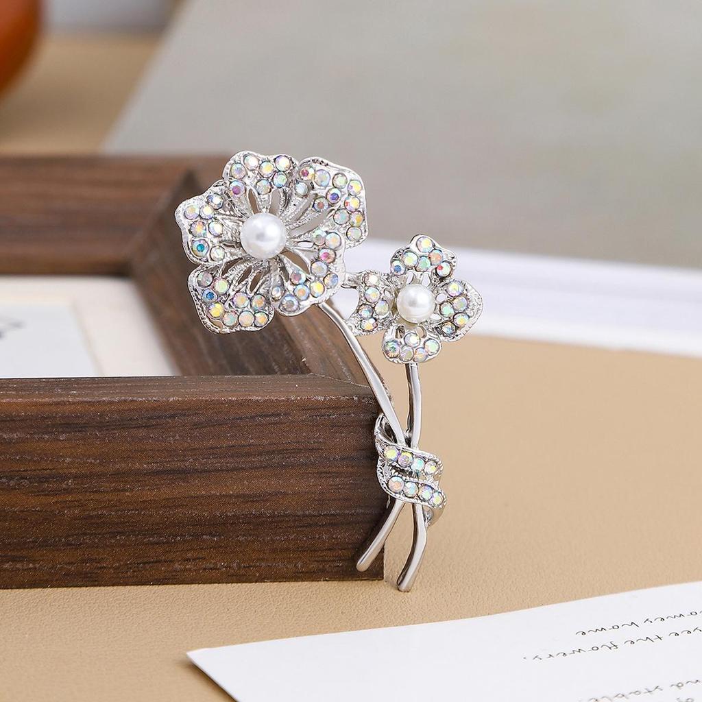 Korean Elegant Pearl Flower Brooch - Versatile, Luxurious Design for Women