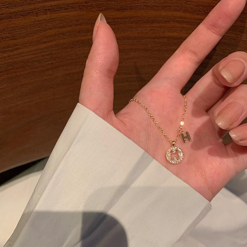 South Korea Dongdaemun Collarbone Chain Keep The Letter H Necklace Women'S Fashion Temperament Design Simple Neck Chain