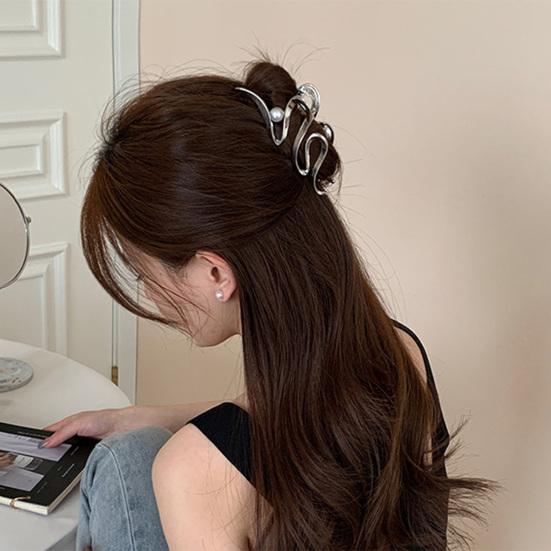 Faux Pearl Hair Claw Clip Elegant Metal Hairpin Unique Sturdy Minimalistic Hairpin for Thin Hair Half Up Hairstyles