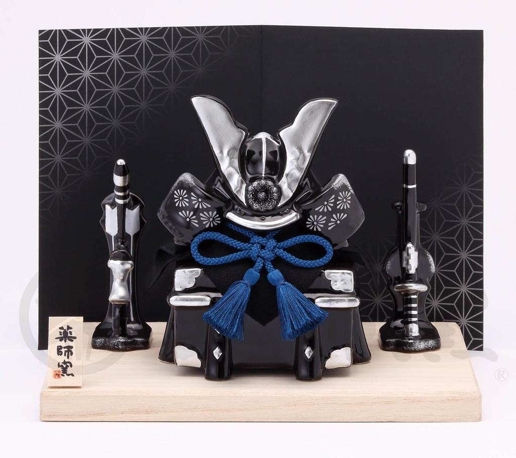 May Doll Made In Japan Festival Compact Mini Porcelain Dyed Painting Success Helmet Decoration [Yakushi Kiln] Boy's (Jet Black)