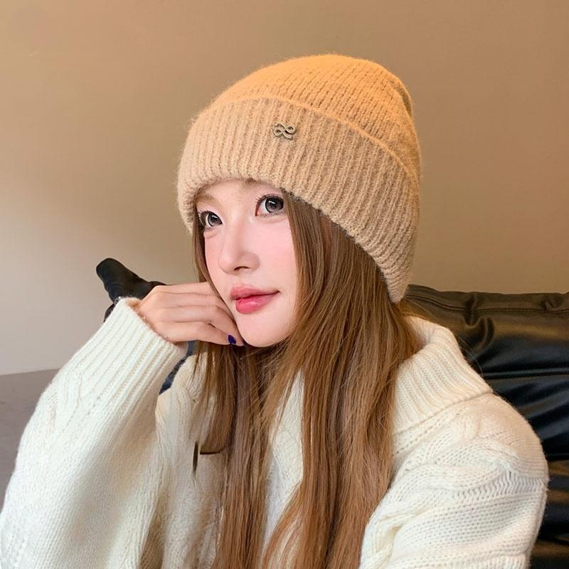 2026 autumn and winter new product simple big head circumference knitted hat cute casual versatile dopamine wool hat shows small face