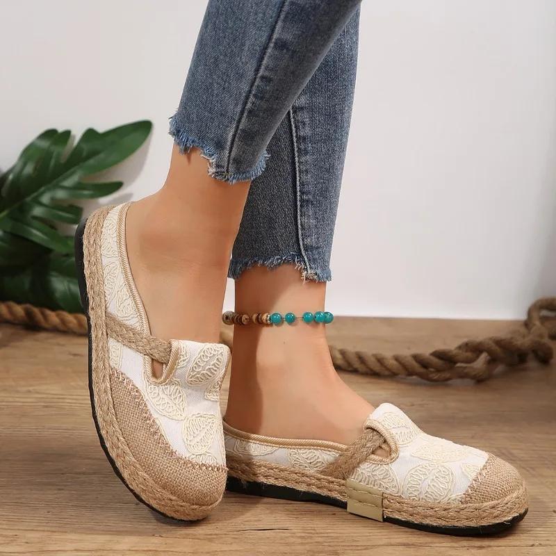 Мода 2024 года, однотонные новые модные туфли в этническом стиле с вышивкой из льна, дышащие туфли для женщин, повседневные женские полутапочки для отдыха на открытом воздухе