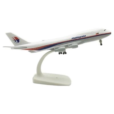 Модель самолета Malaysia Airlines B747 литая (20см, 1:Масштаб 300)