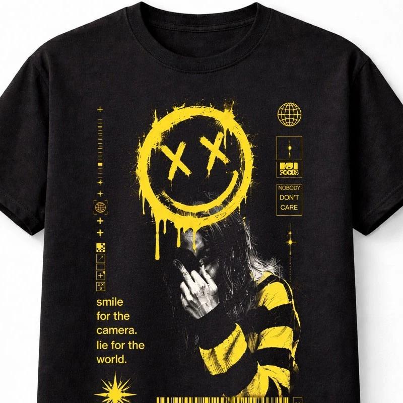 Графическая унисекс футболка с принтом 'Fake Smiles Emo Grunge Y2K Sad Face'