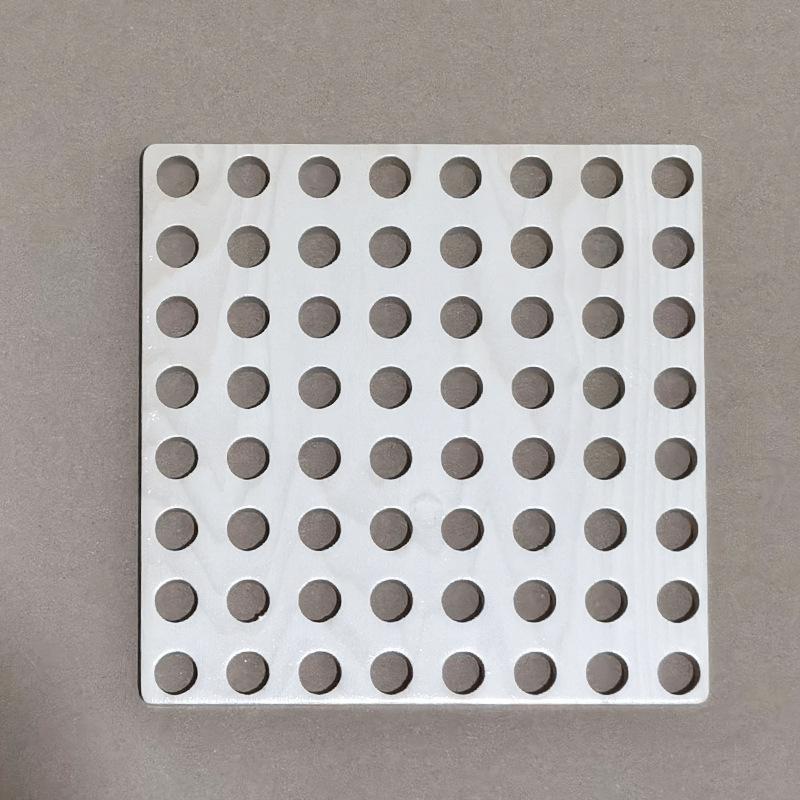 Стена-игрушка с колышками и бусинами: Интерактивные деревянные кубики и игра-украшение для стены для детского сада.