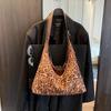 Сумка с леопардовым принтом женская 2025 новая осенне-зимняя суперхит сумка для поездок большой вместимости сумка-тоут для поездок сумка на плечо для выхода