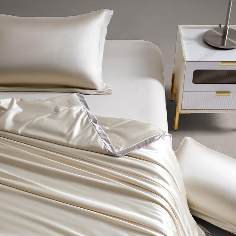 Muji Luxury Mulberry Silk Blend All-Season Quilt