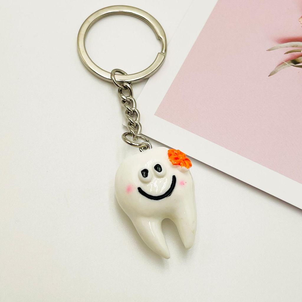 Creative Smile Face Resin Keychain - Personalized Gift Bag Charm & Activity Freebie