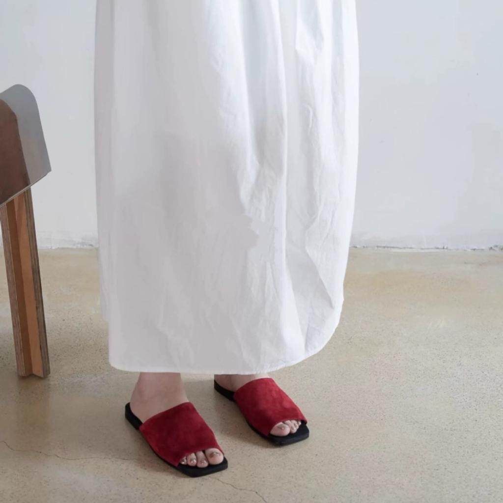 Версия из овчины~ нишевые однословные шлепанцы на плоской подошве для женщин, чтобы носить новые пляжные шлепанцы с квадратным носком и крутым дизайном