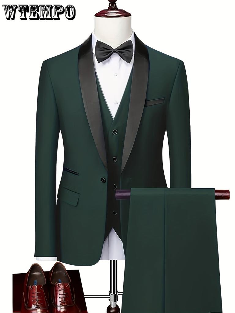 Комплект из 3 классических мужских костюмов: пиджак с воротником-шалью, однобортный жилет с V-образным вырезом и облегающие брюки.